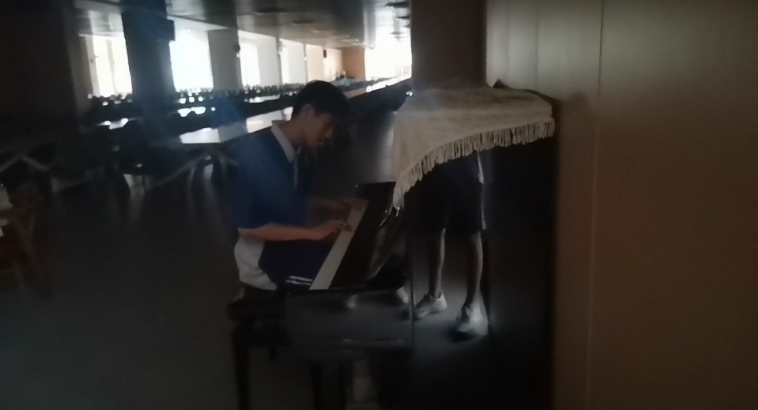 新辰一报,五月飘雪